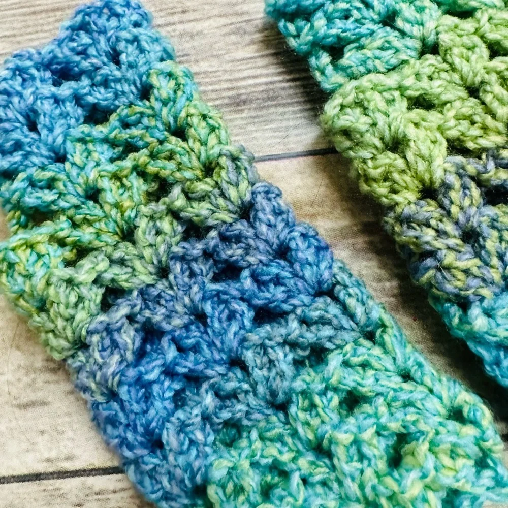 girls/women’s handmade fingerless gloves